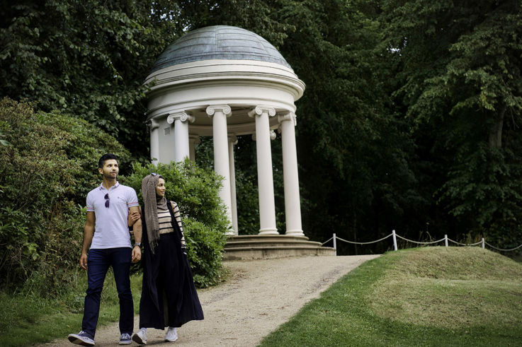 Couple walking the grounds of Hillsborough Castle & Gardens